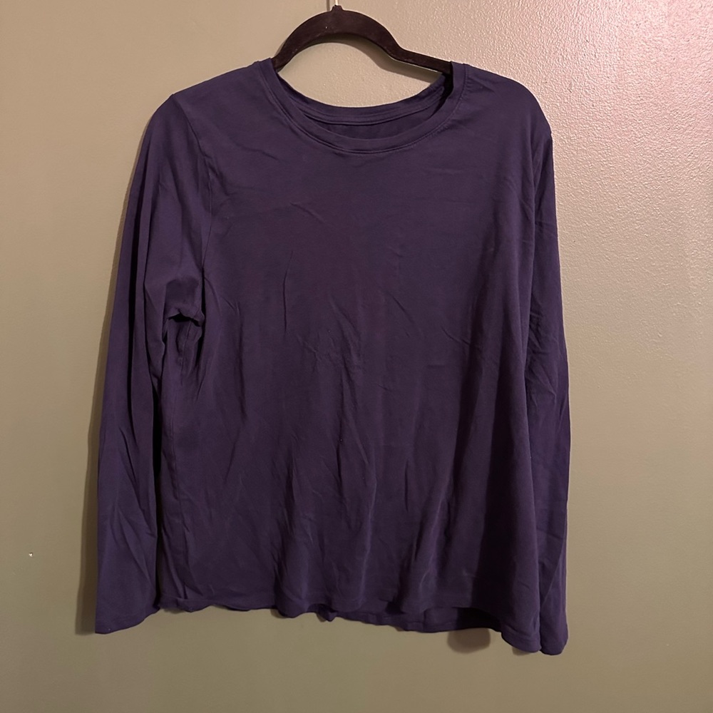 Two separate long sleeves. One navy colored and a white one.